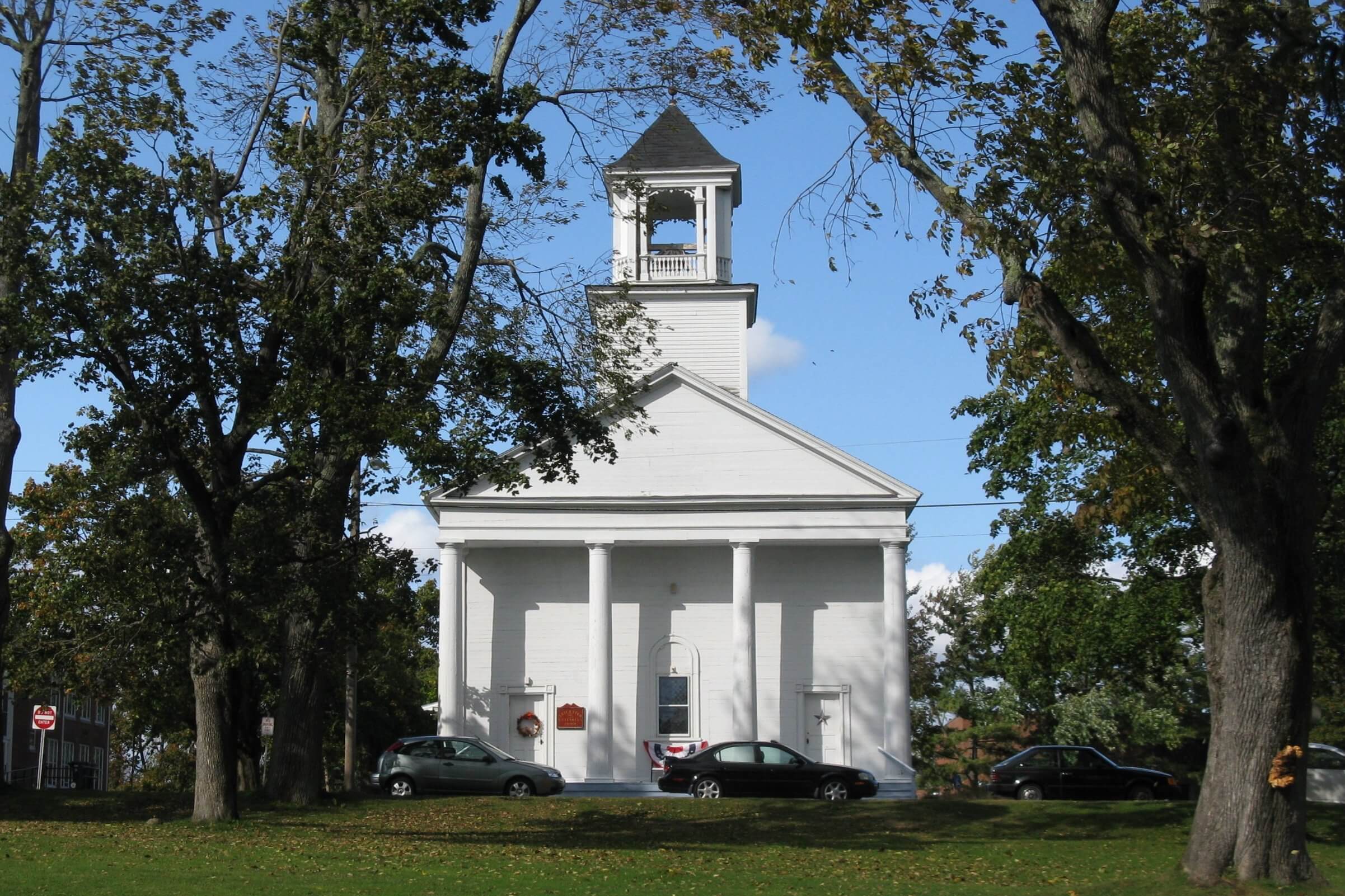 Leicester_Unitarian_Church,_Leicester_MA